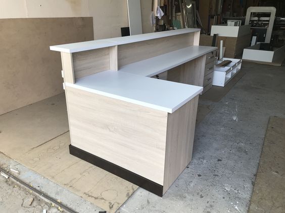 Tháo lắp vận chuyển bàn lễ tân tại TP DĨ An