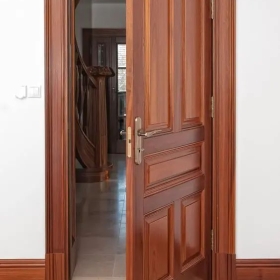 SƠN CỬA GỖ QUẬN 9